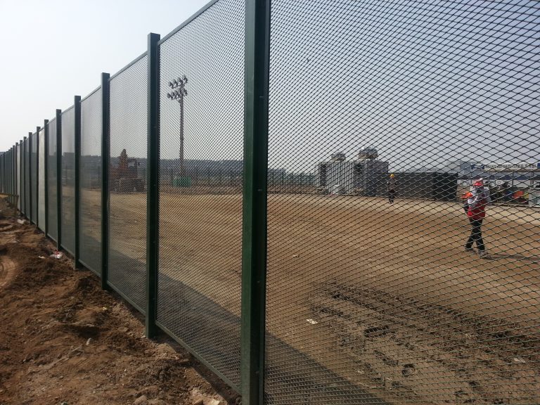 Hàng rào lưới dập giãn