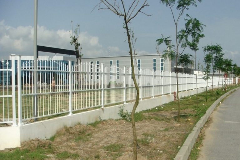 Hàng rào sắt mũi mác